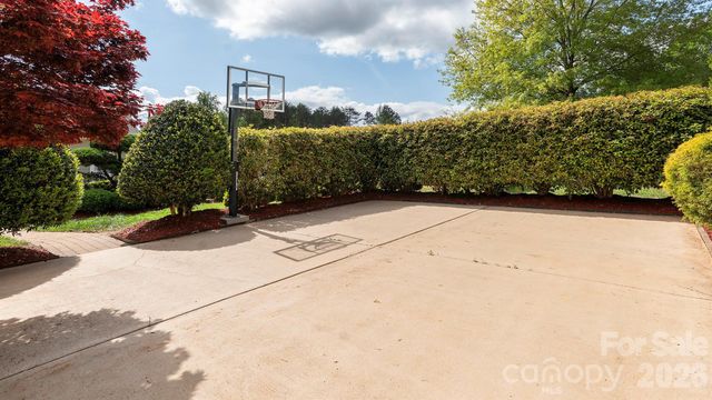 8219 Starnes Randall Road, Charlotte, NC 28215