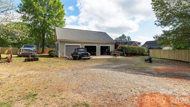 8219 Starnes Randall Road, Charlotte, NC 28215