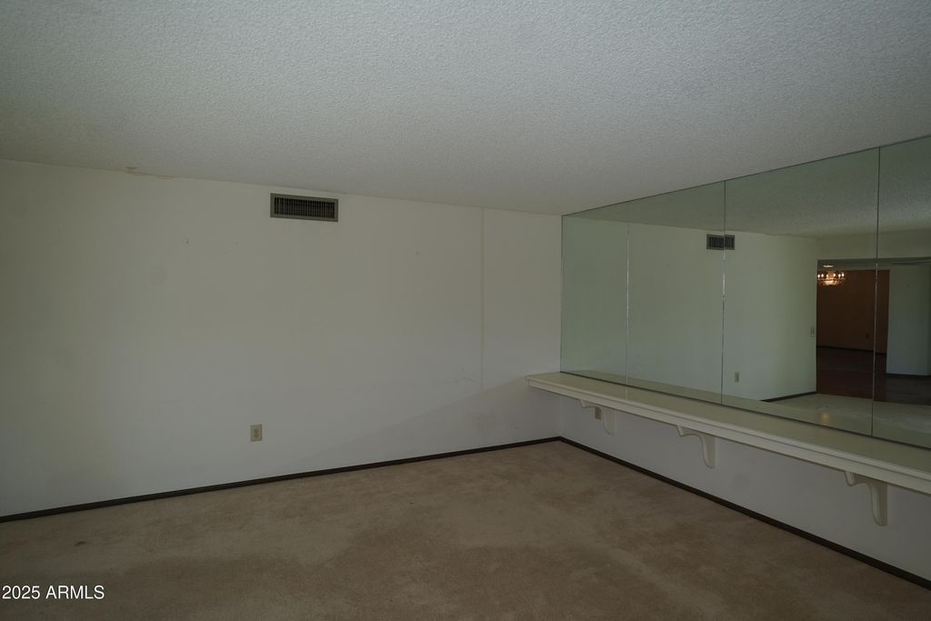 Image 12 of property listing at 9803 W PEBBLE BEACH Drive, Sun City, AZ 85351