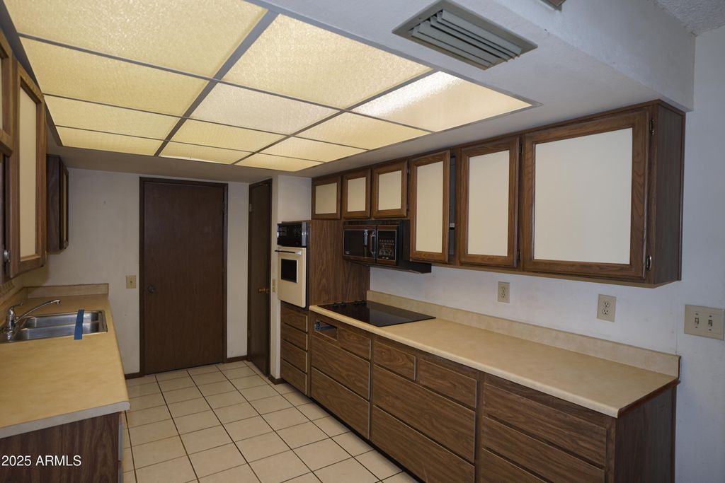 Image 18 of property listing at 9803 W PEBBLE BEACH Drive, Sun City, AZ 85351