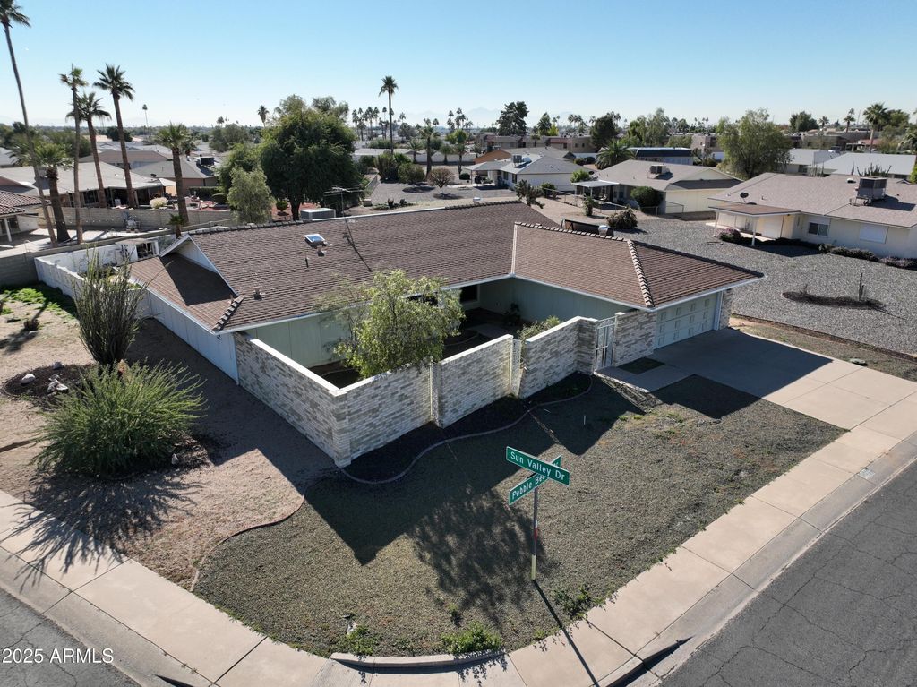 Image 2 of property listing at 9803 W PEBBLE BEACH Drive, Sun City, AZ 85351