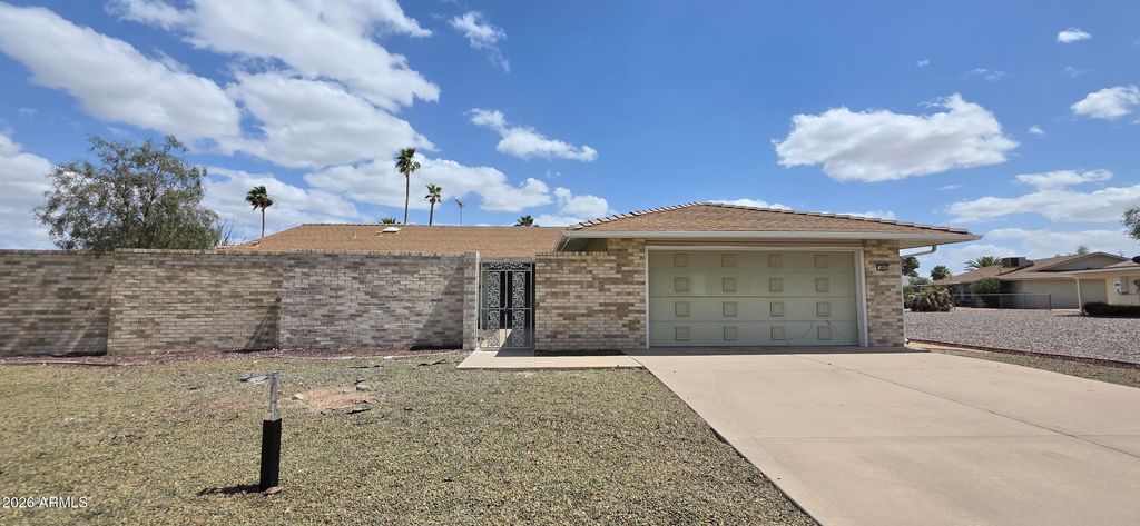 Image 3 of property listing at 9803 W PEBBLE BEACH Drive, Sun City, AZ 85351