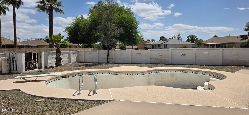 Image 31 of property listing at 9803 W PEBBLE BEACH Drive, Sun City, AZ 85351