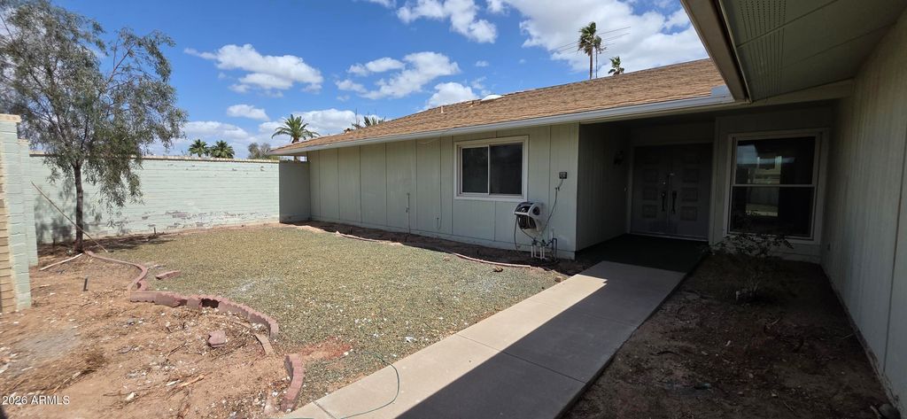 Image 7 of property listing at 9803 W PEBBLE BEACH Drive, Sun City, AZ 85351