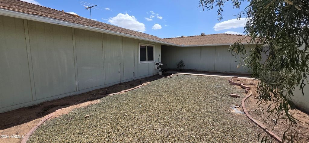 Image 9 of property listing at 9803 W PEBBLE BEACH Drive, Sun City, AZ 85351
