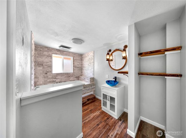 1700 S 15th Street, Mount Vernon, WA 98274
