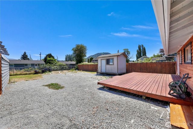 1700 S 15th Street, Mount Vernon, WA 98274