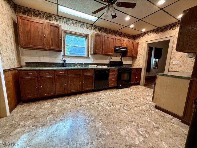 813 16th, Vienna, WV 26105