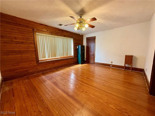 813 16th, Vienna, WV 26105