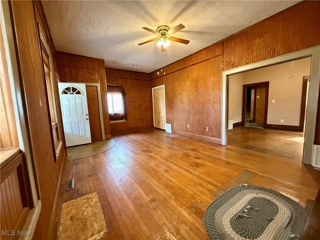 813 16th, Vienna, WV 26105