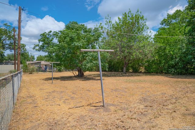 5523 Middlefield Dr, San Antonio, TX 78242
