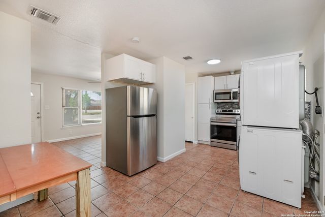 5523 Middlefield Dr, San Antonio, TX 78242