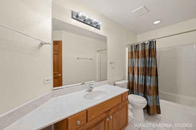 1063 Willow Creek Road, West Chicago, IL 60185