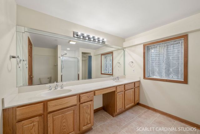 1063 Willow Creek Road, West Chicago, IL 60185