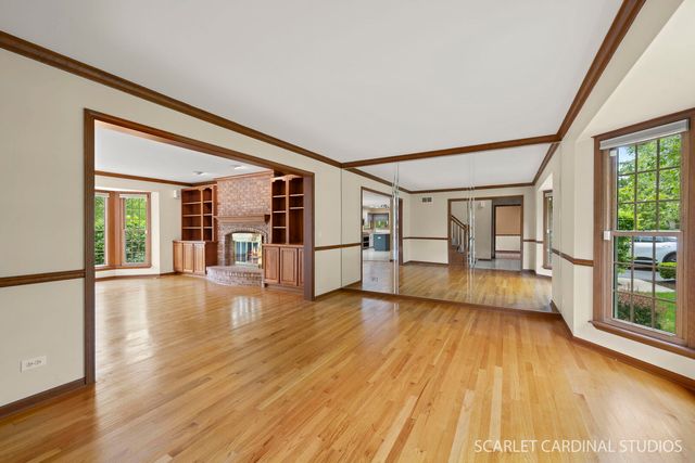 1063 Willow Creek Road, West Chicago, IL 60185