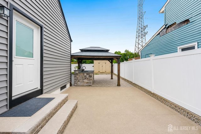 23 Longfield Road, New Brunswick, NJ 08901