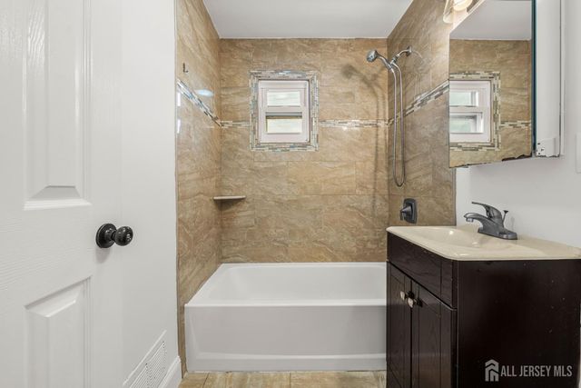 23 Longfield Road, New Brunswick, NJ 08901