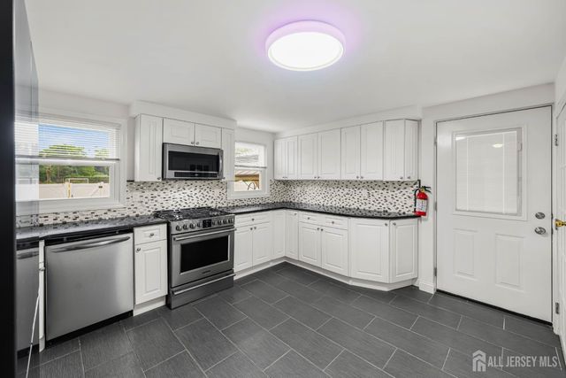 23 Longfield Road, New Brunswick, NJ 08901