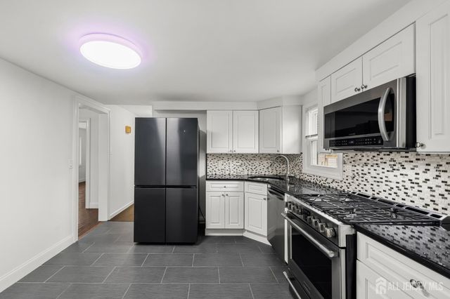 23 Longfield Road, New Brunswick, NJ 08901