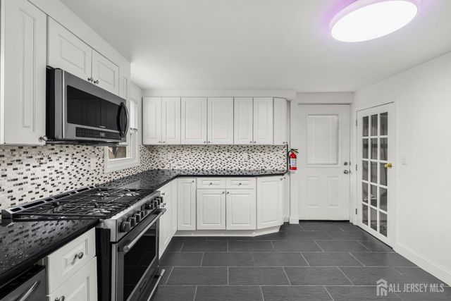 23 Longfield Road, New Brunswick, NJ 08901