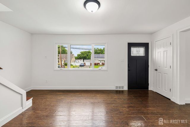 23 Longfield Road, New Brunswick, NJ 08901