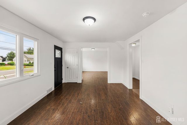 23 Longfield Road, New Brunswick, NJ 08901