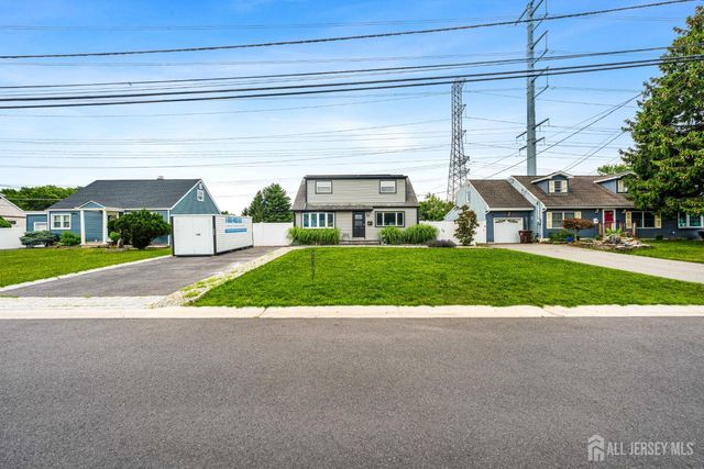 23 Longfield Road, New Brunswick, NJ 08901