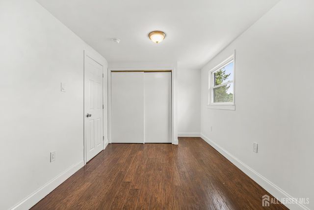 23 Longfield Road, New Brunswick, NJ 08901
