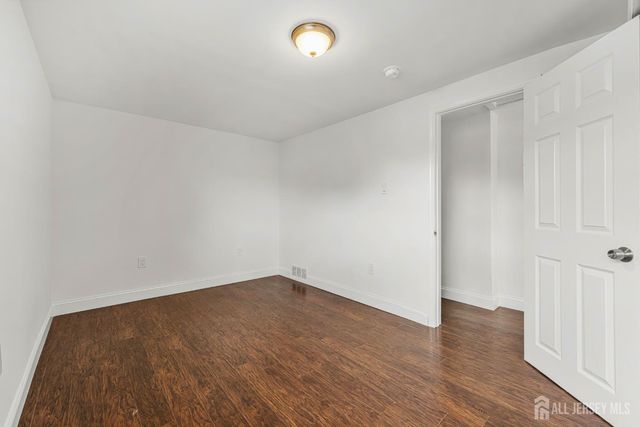 23 Longfield Road, New Brunswick, NJ 08901