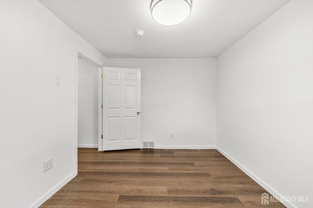 23 Longfield Road, New Brunswick, NJ 08901