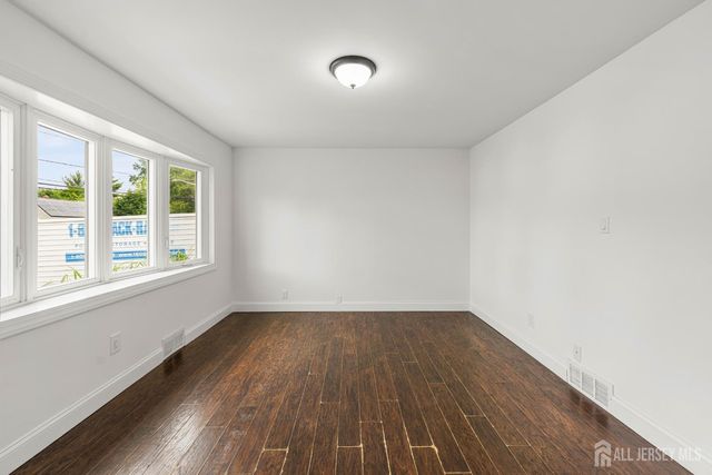 23 Longfield Road, New Brunswick, NJ 08901