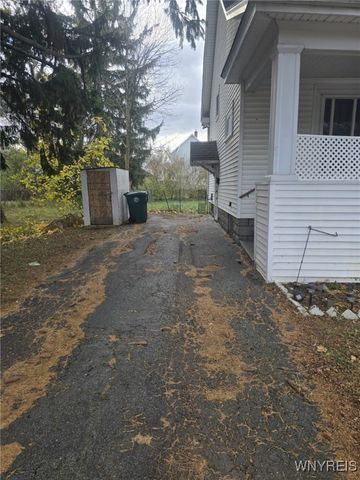 2225 South Avenue, Niagara Falls, NY 14305