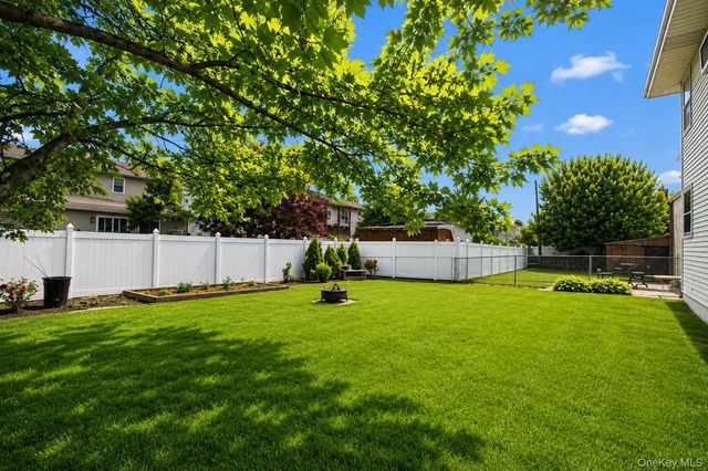 26 Lancaster Road Upper, Island Park, NY 11558