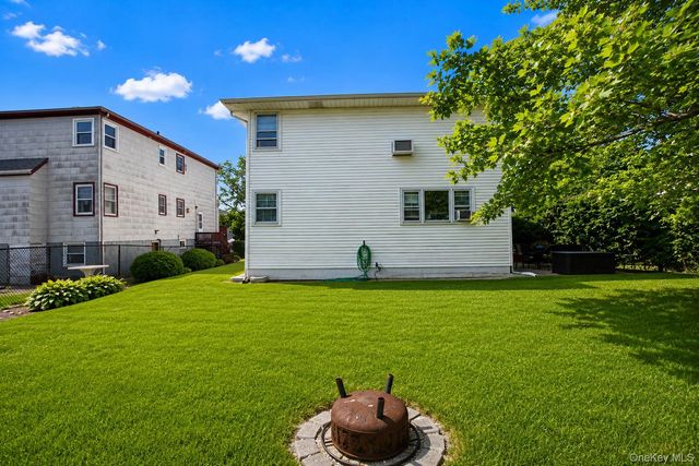 26 Lancaster Road Upper, Island Park, NY 11558