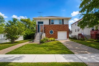 26 Lancaster Road Upper, Island Park, NY 11558