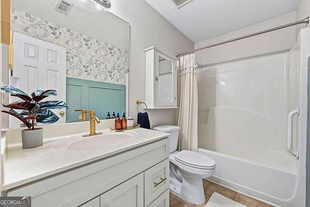 217 Parkridge Drive, Woodstock, GA 30189