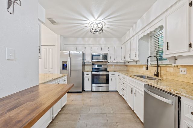 6736 Starnes Road, North Richland Hills, TX 76182