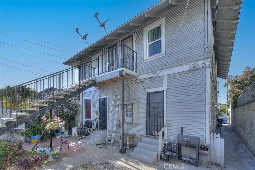 Image 5 of property listing at 629 W 8th W, San Pedro, CA 90731