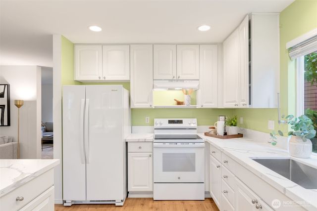 9907 223rd Place NE, Redmond, WA 98053