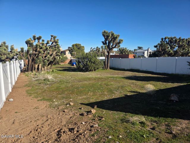 36447 Rozalee Drive, Palmdale, CA 93550