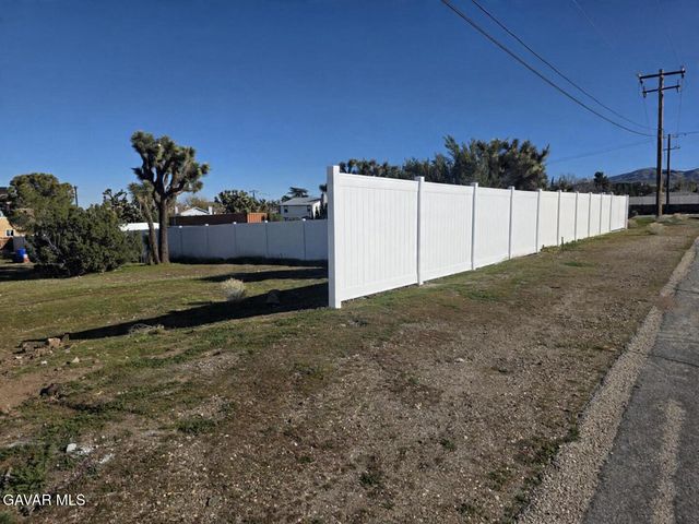 36447 Rozalee Drive, Palmdale, CA 93550