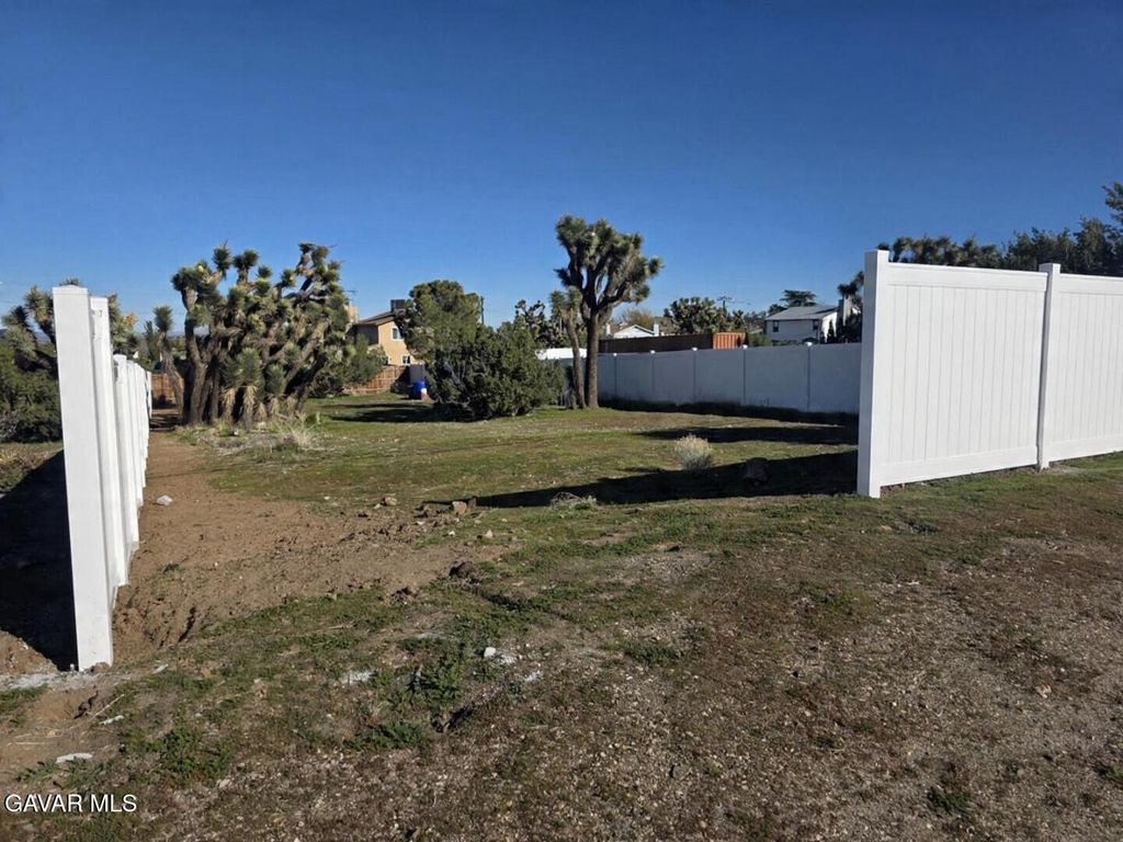 36447 Rozalee Drive, Palmdale, CA 93550