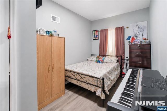 87 17th Street, Paterson, NJ 07524