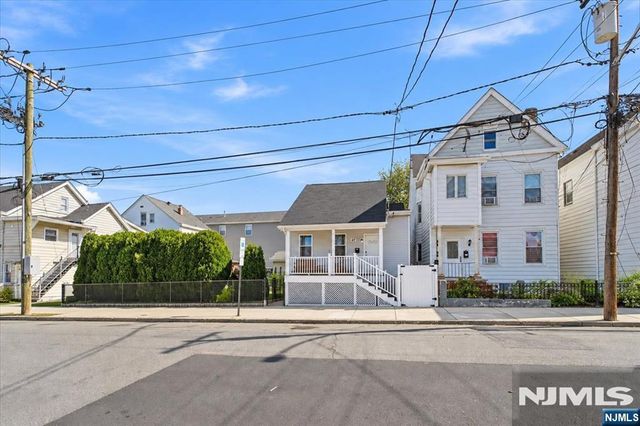 87 17th Street, Paterson, NJ 07524