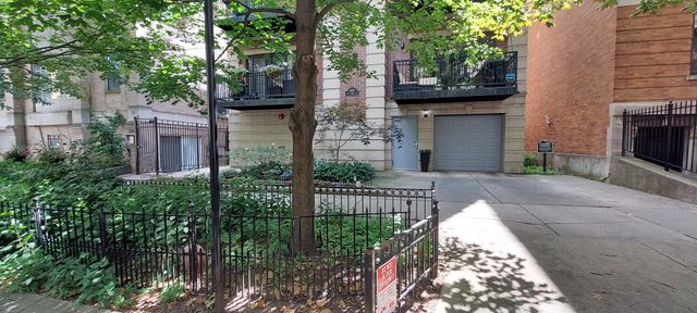 663 W Barry Avenue 2A, Chicago, IL 60657