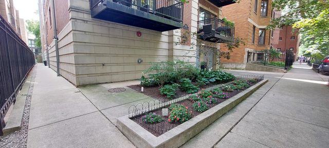663 W Barry Avenue 2A, Chicago, IL 60657