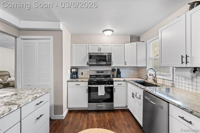 34441 Phyllis Street, Wayne, MI 48184