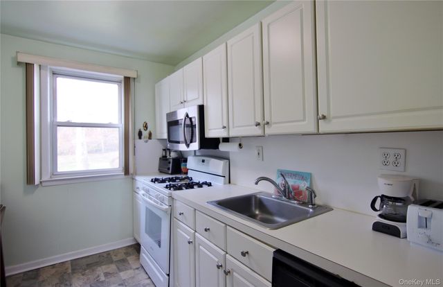 39 Avon Circle A, Rye Brook, NY 10573