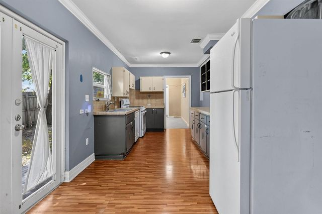 1005 Selkirk Street, West Palm Beach, FL 33405