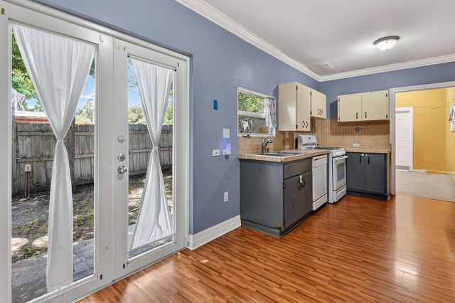 1005 Selkirk Street, West Palm Beach, FL 33405